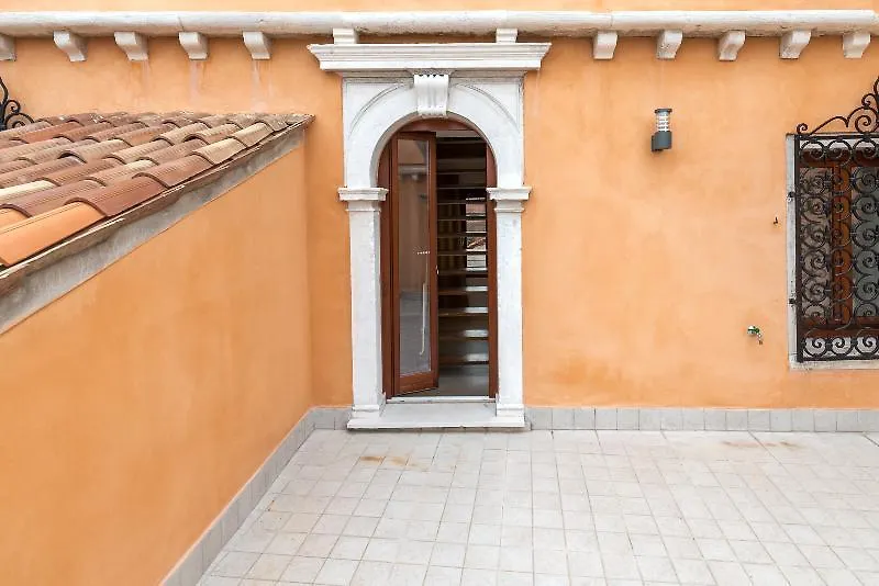 Charming Palace Corte Del Teatro Wenecja
