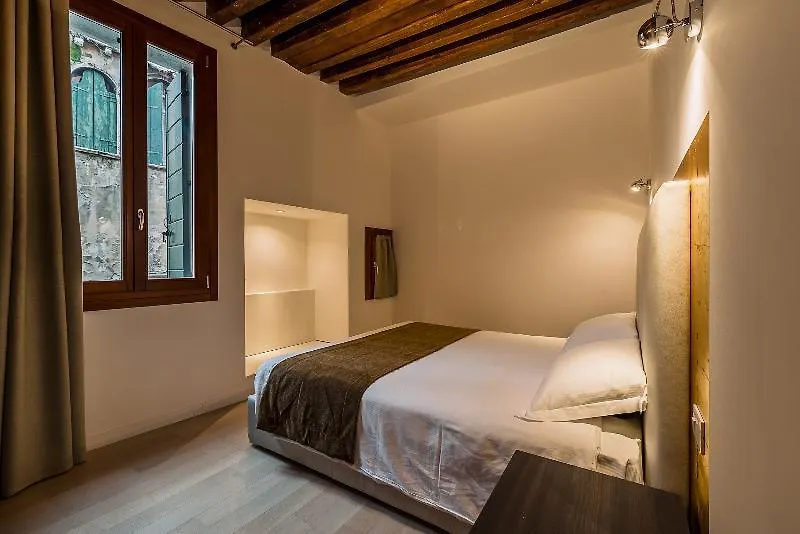 Apart Otel Charming Palace Corte Del Teatro Venedik